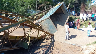 Bailey bridge collapses with stone-laden truck_0032.jpg