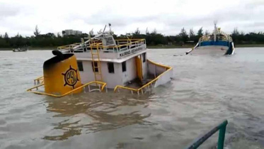 Lighter loaded with 800 tons of coal sank in Pasur river in Mongla_56b2.jpg