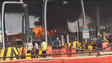 Dhaka Mawa expressway fire.jpg