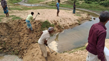 Mobile court disconnects power of pump machines.jpg