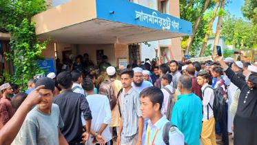 Barber and his son detained in Lalmonirhat over alleged remarks against religious.jpg