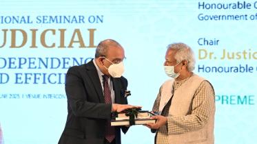 YUnus and Chief Justice.jpg