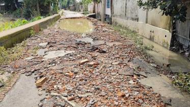Noakhali dilapidated road.jpg