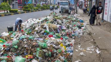 Khulna waste on road_9dfc.jpg
