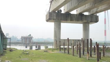 Unfinished bridge forces Varuakhali residents Into daily hardship.jpg