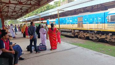 Four intercity trains face acute coach shortage.jpg