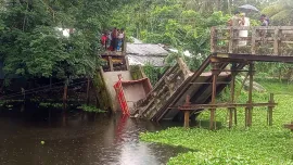 collapsed bridge.webp