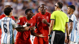 2026-07-12T024137Z_80260307_UP1EM7C07HBRR_RTRMADP_3_SOCCER-WORLDCUP-ARG-SWI.JPG