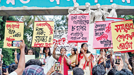 DU-female-students.jpg