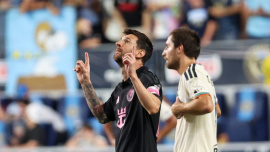 Leo Messi v Philadelphia.jpg