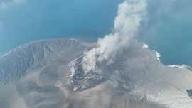 Mount Anak Krakatau volcano.JPG