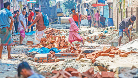 digging-in-Dhaka.jpg
