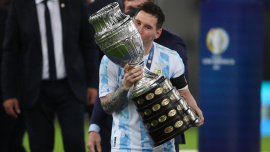 messi_with_trophy.jpg