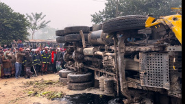 Four traders killed as truck overturns at Rajshahi banana market