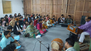 Students of Nikkon Sangeet Bidyaloy has transformed the first light of the Bangla New Year into a living tradition of music, memory and collective awakening. Photo: Star