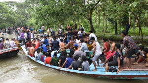 Floating guava markets 1.jpg