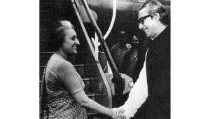 indira-gandhi-and-mujib.jpg