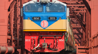 Bangladesh_Railway_Locomotive_Class-3000_no.3015_(cropped).jpg