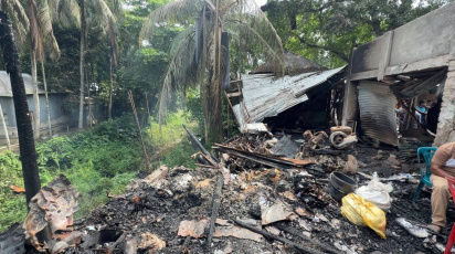 The fire broke out at the market around 4:00am at Bhennatola Bazar, reducing five businesses to ashes. Photo: Star