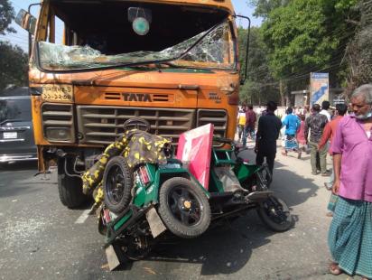 Thakurgaon Pic-Road accident in Panchagarh-01.jpg