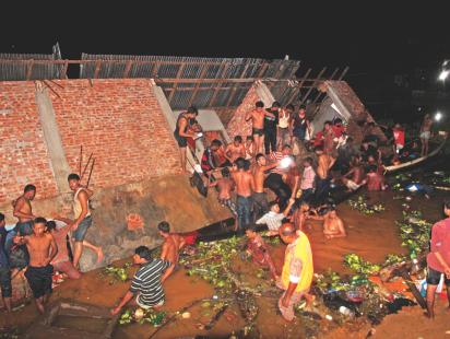building collapse in kaptai lake.jpg