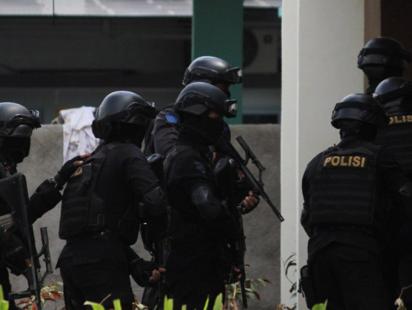 Indonesian-police-web.jpg