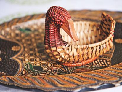 A touch of Eid glam for your table!