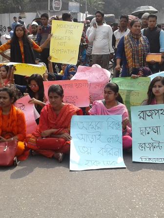 Student protest blocks Nilkhet intersection