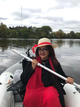 babita_in_boat.jpg