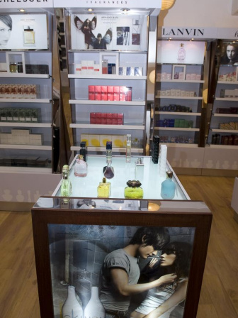 sis_18092008_paris_perfumes_0005.jpg