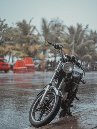 motorbike-rain-3.jpg