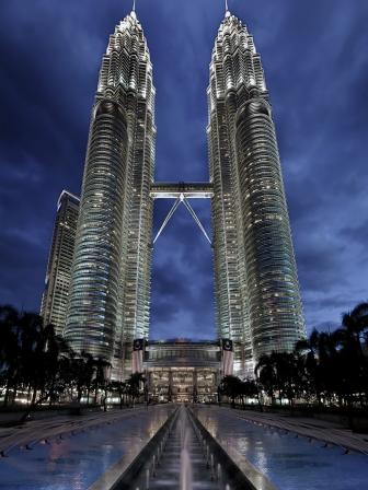 Petronas Twin Towers, Kuala Lumpur, Malaysia 7 best skyscrapers to visit around the world
