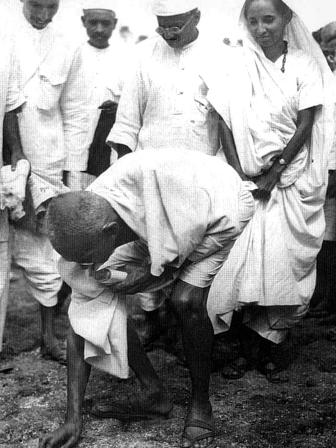 gandhis-salt-march4.jpg