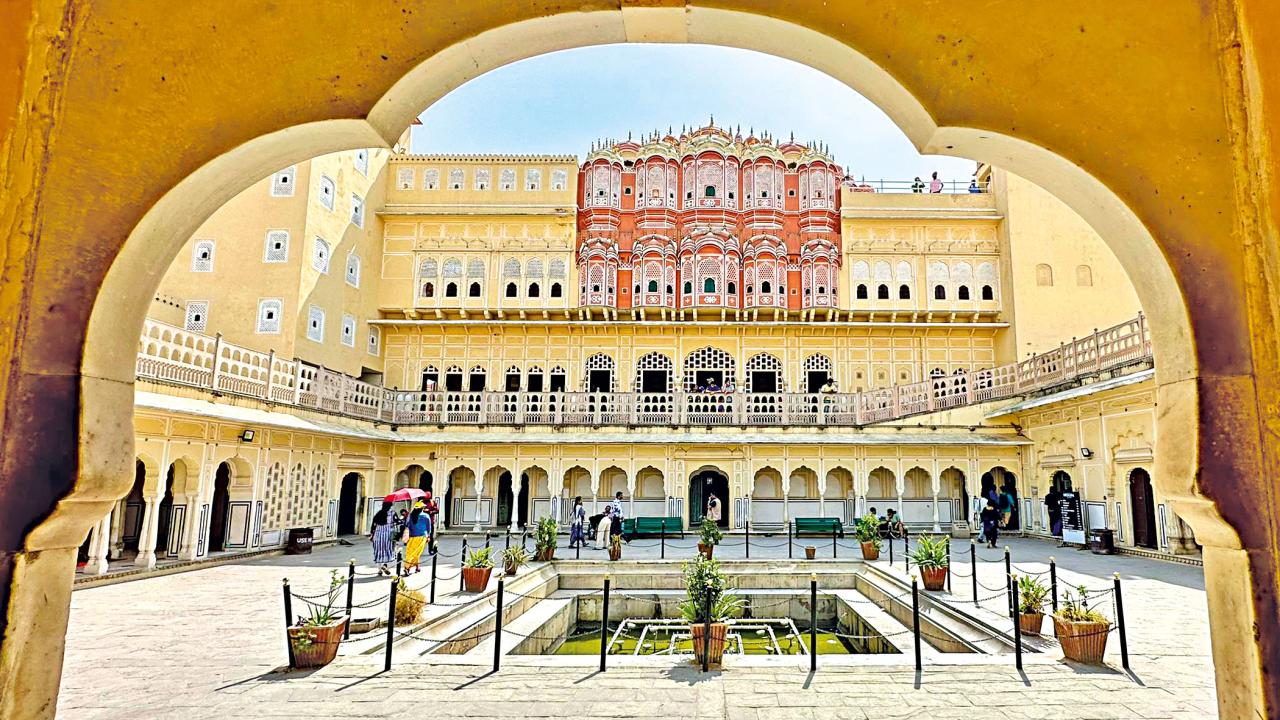 hawa-mahal-inside.jpg