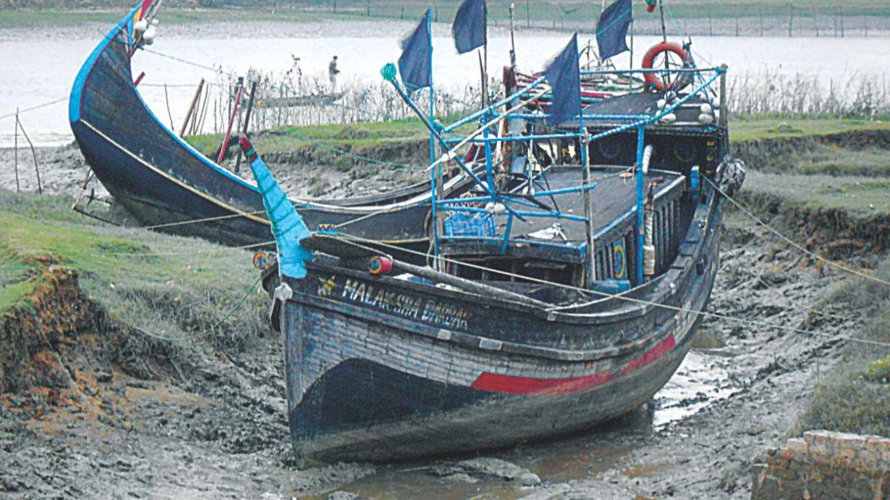 Trawlers Seized in Teknaf